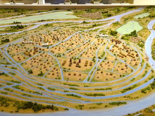 唐古・鍵考古学ミュージアム(奈良県)/環濠集落の模型