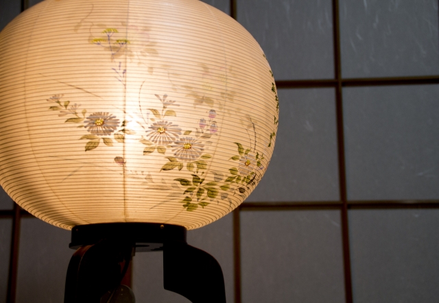 静かにご先祖様を迎える